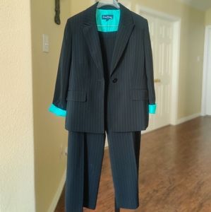 Evan Picone 2pc Striped Pant Suit W/Contrasting lining